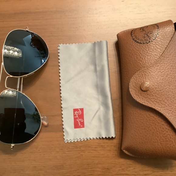 Ray- Ban Aviator Sunglasses - Picture 2 of 3